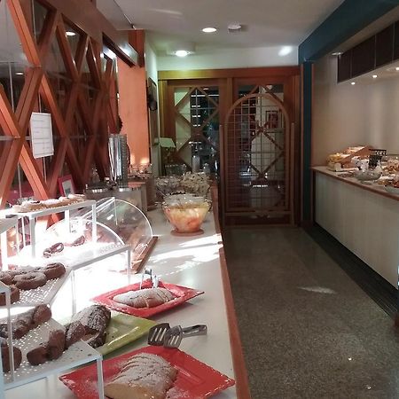Hotel Carol Ρίμινι Εξωτερικό φωτογραφία