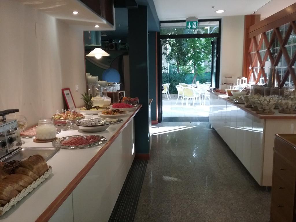 Hotel Carol Ρίμινι Εξωτερικό φωτογραφία