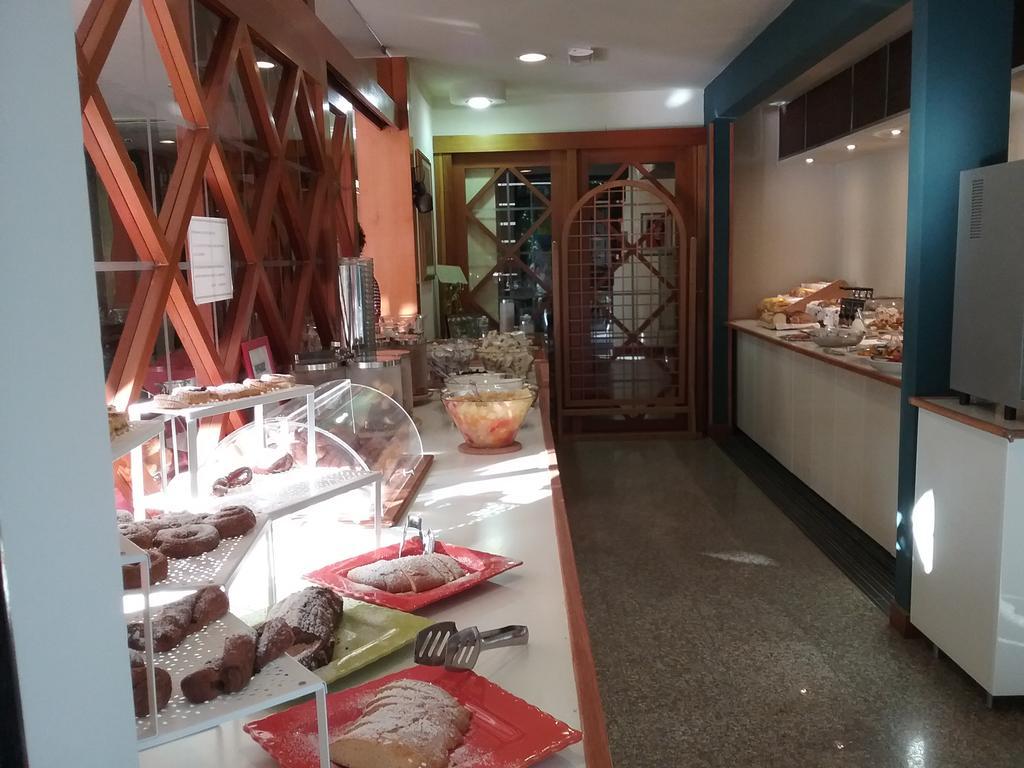 Hotel Carol Ρίμινι Εξωτερικό φωτογραφία