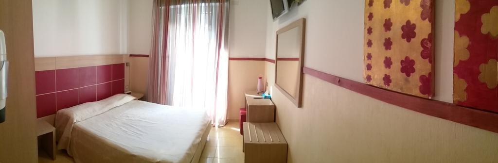 Hotel Carol Ρίμινι Εξωτερικό φωτογραφία